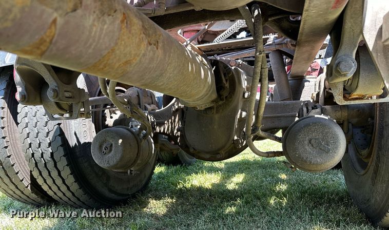 image for item OC9112 2012 Peterbilt 384  semi truck