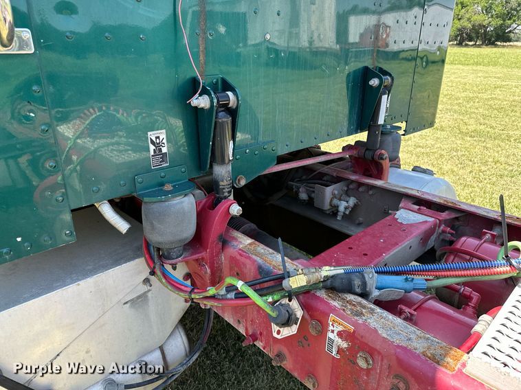 image for item OC9112 2012 Peterbilt 384  semi truck