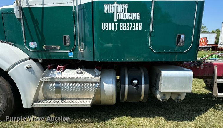 image for item OC9112 2012 Peterbilt 384  semi truck