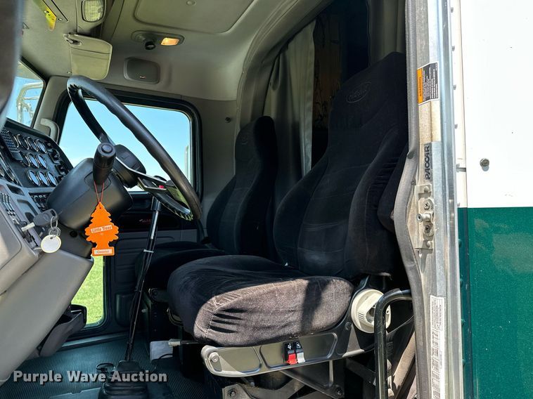 image for item OC9112 2012 Peterbilt 384  semi truck