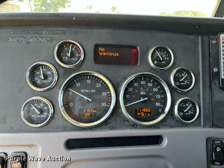 image for item OC9112 2012 Peterbilt 384  semi truck