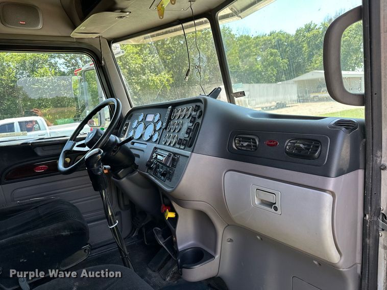 image for item OC9112 2012 Peterbilt 384  semi truck