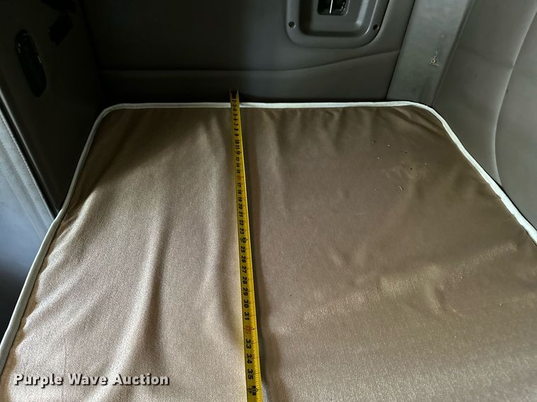 image for item OC9112 2012 Peterbilt 384  semi truck