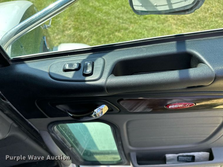 image for item OC9112 2012 Peterbilt 384  semi truck