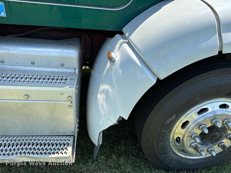 image for item OC9112 2012 Peterbilt 384  semi truck