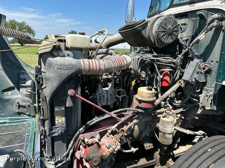 image for item OC9112 2012 Peterbilt 384  semi truck