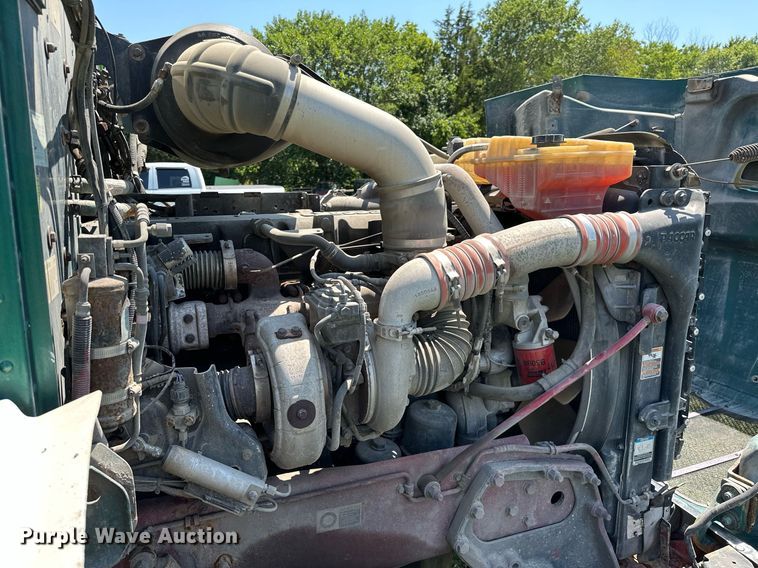 image for item OC9112 2012 Peterbilt 384  semi truck