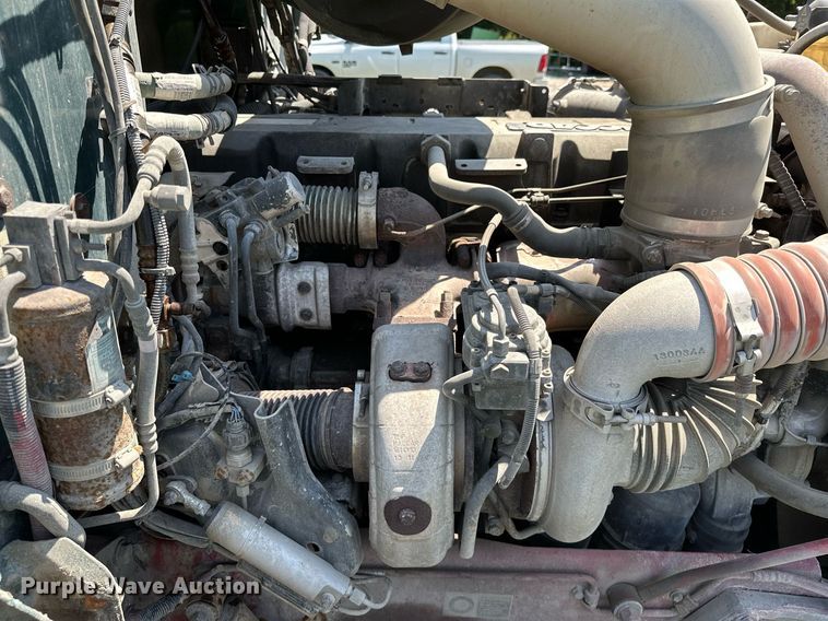 image for item OC9112 2012 Peterbilt 384  semi truck