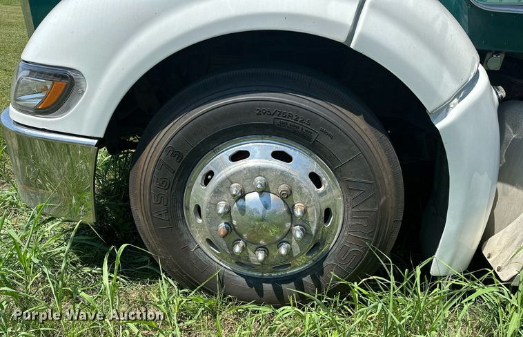 image for item OC9112 2012 Peterbilt 384  semi truck