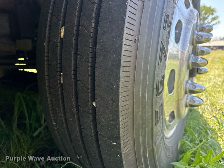 image for item OC9112 2012 Peterbilt 384  semi truck