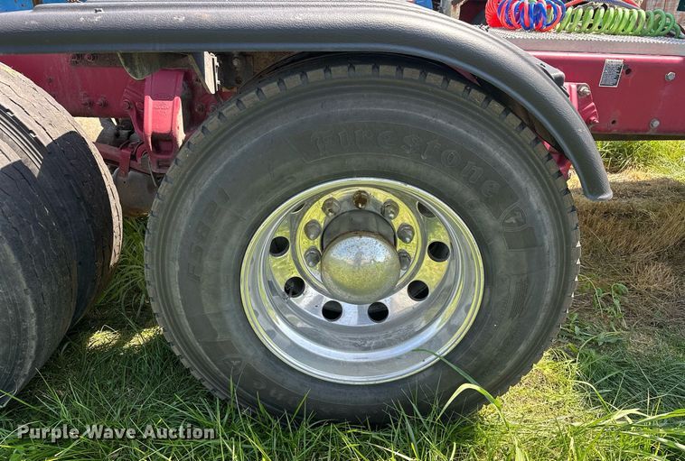 image for item OC9112 2012 Peterbilt 384  semi truck