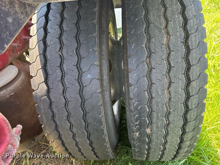 image for item OC9112 2012 Peterbilt 384  semi truck