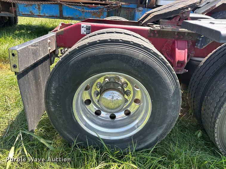 image for item OC9112 2012 Peterbilt 384  semi truck