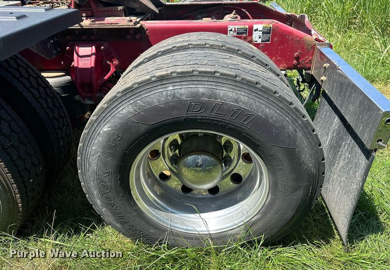 image for item OC9112 2012 Peterbilt 384  semi truck