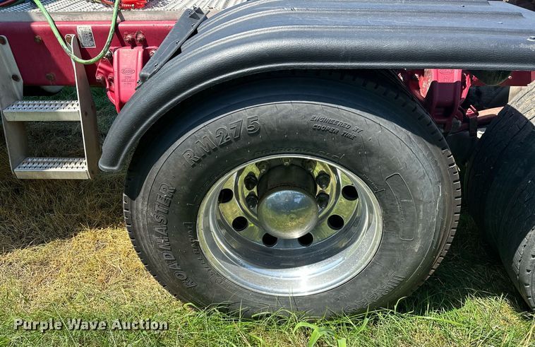 image for item OC9112 2012 Peterbilt 384  semi truck