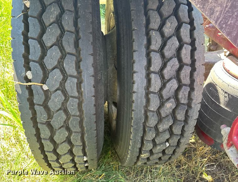 image for item OC9112 2012 Peterbilt 384  semi truck