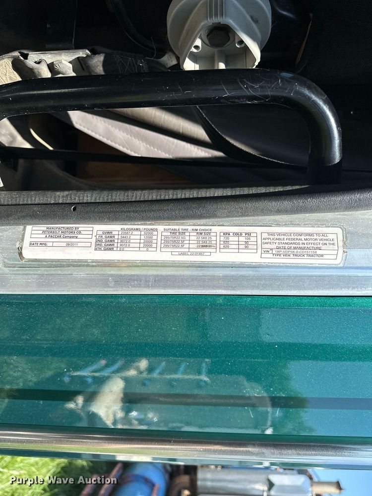 image for item OC9112 2012 Peterbilt 384  semi truck