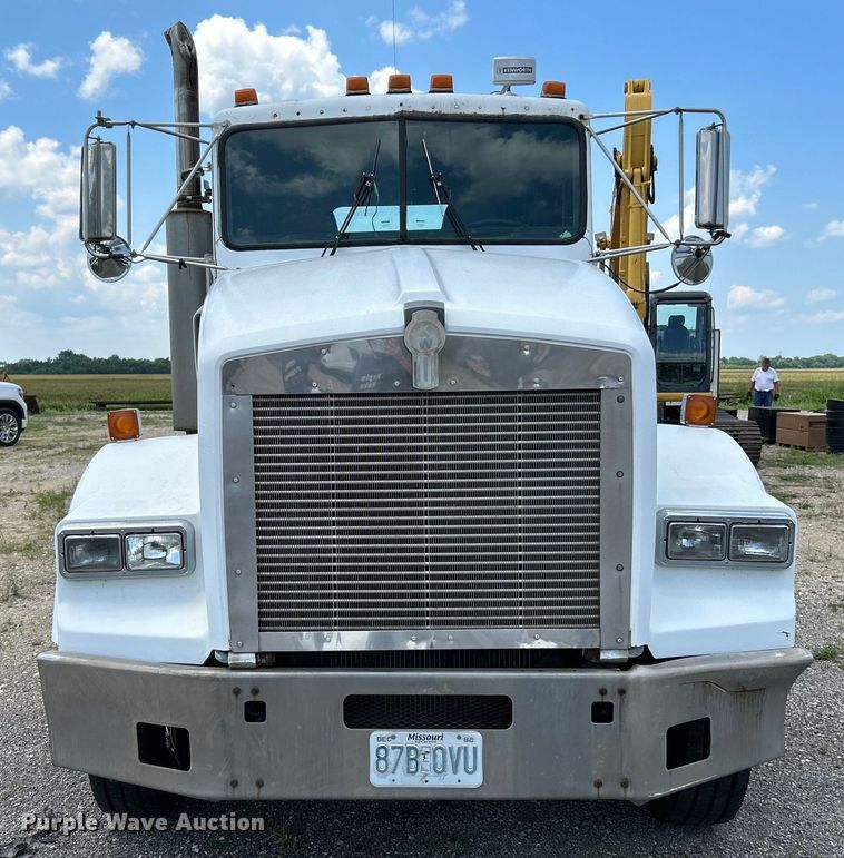 image for item OK9695 1993 Kenworth  T800 semi truck