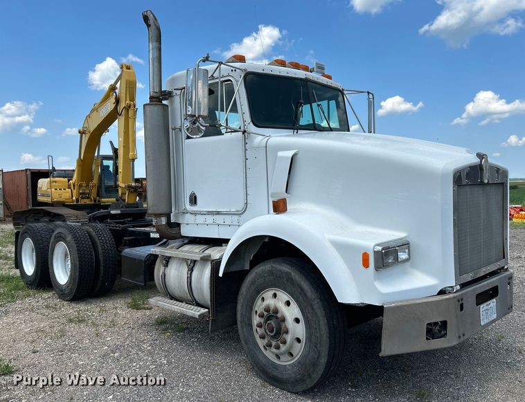 image for item OK9695 1993 Kenworth  T800 semi truck