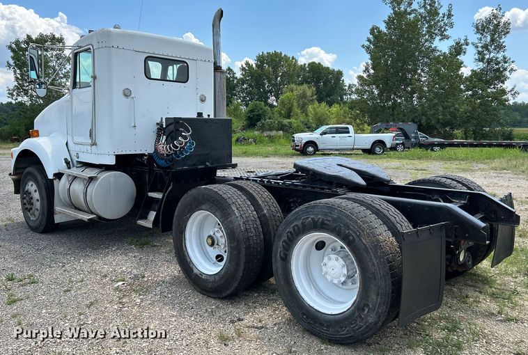 image for item OK9695 1993 Kenworth  T800 semi truck