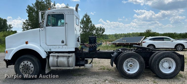 image for item OK9695 1993 Kenworth  T800 semi truck