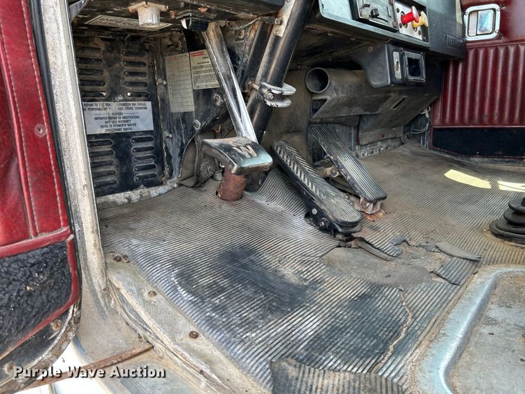 image for item OK9695 1993 Kenworth  T800 semi truck