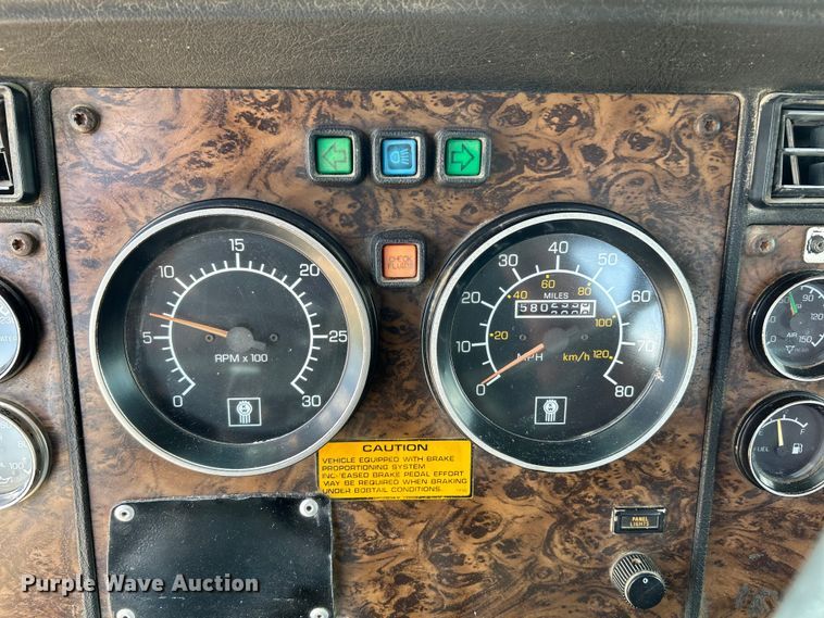 image for item OK9695 1993 Kenworth  T800 semi truck