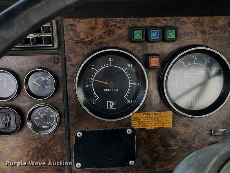 image for item OK9695 1993 Kenworth  T800 semi truck