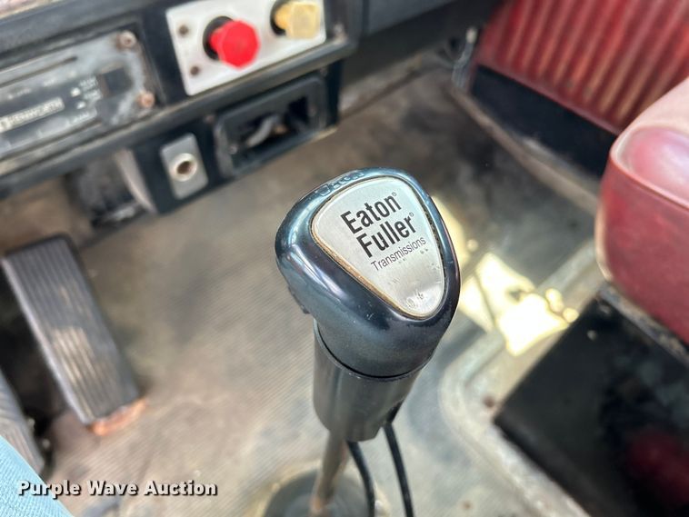 image for item OK9695 1993 Kenworth  T800 semi truck