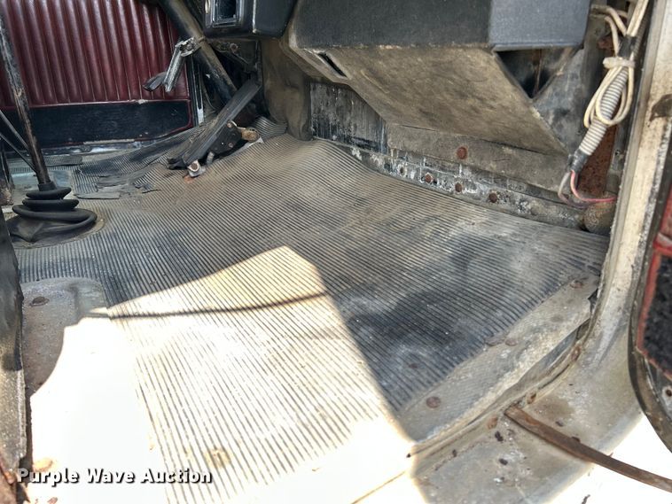 image for item OK9695 1993 Kenworth  T800 semi truck