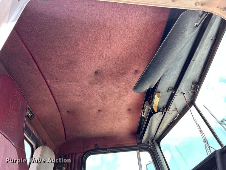 image for item OK9695 1993 Kenworth  T800 semi truck