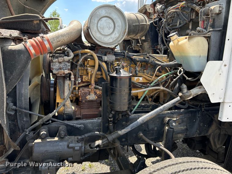 image for item OK9695 1993 Kenworth  T800 semi truck