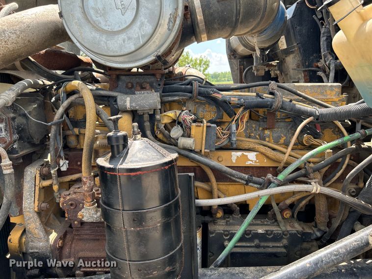 image for item OK9695 1993 Kenworth  T800 semi truck