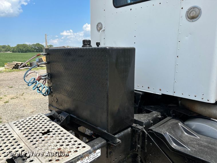 image for item OK9695 1993 Kenworth  T800 semi truck