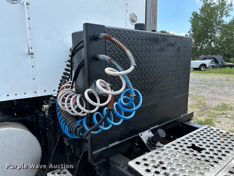 image for item OK9695 1993 Kenworth  T800 semi truck