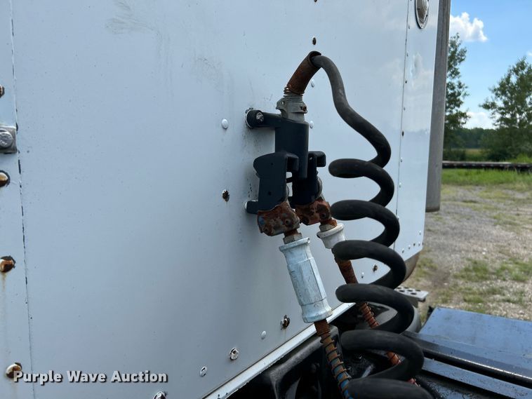 image for item OK9695 1993 Kenworth  T800 semi truck