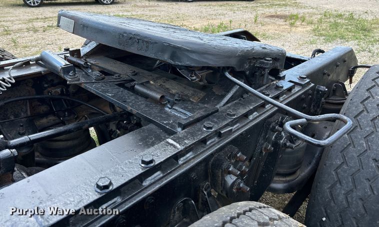 image for item OK9695 1993 Kenworth  T800 semi truck