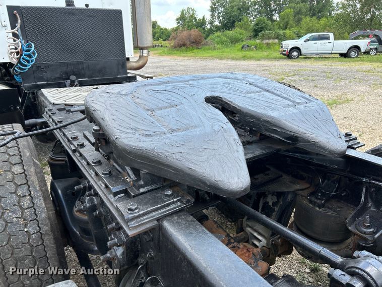 image for item OK9695 1993 Kenworth  T800 semi truck