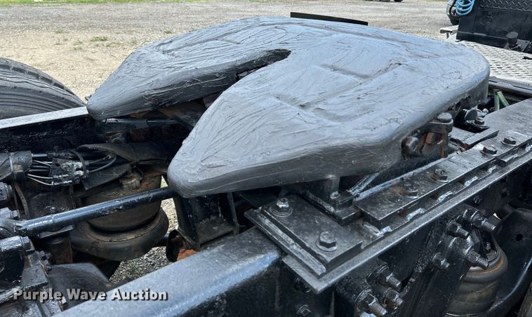 image for item OK9695 1993 Kenworth  T800 semi truck