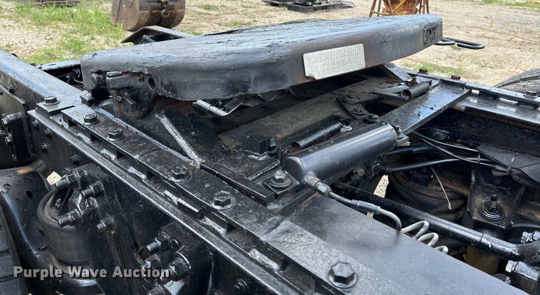 image for item OK9695 1993 Kenworth  T800 semi truck