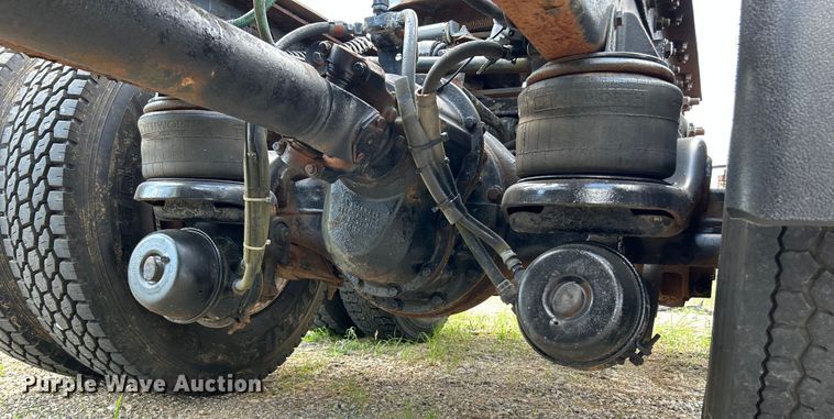 image for item OK9695 1993 Kenworth  T800 semi truck