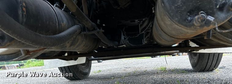 image for item OK9695 1993 Kenworth  T800 semi truck