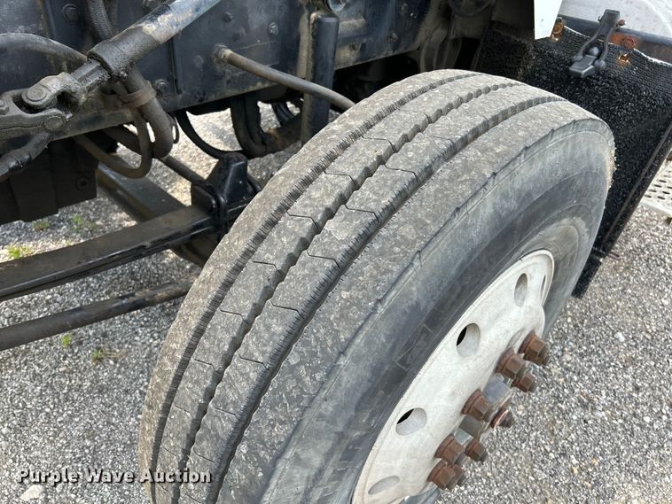 image for item OK9695 1993 Kenworth  T800 semi truck