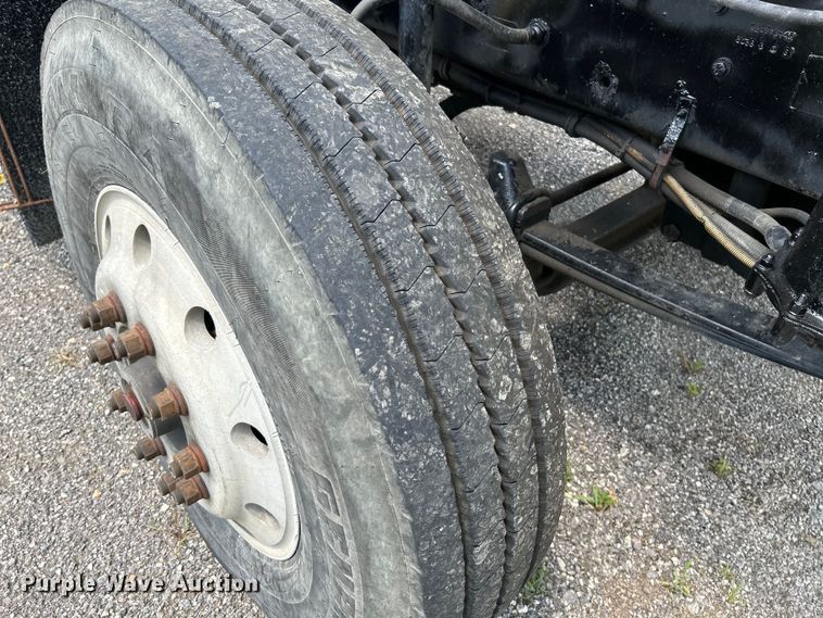 image for item OK9695 1993 Kenworth  T800 semi truck