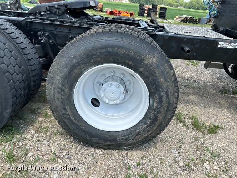 image for item OK9695 1993 Kenworth  T800 semi truck