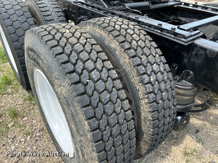 image for item OK9695 1993 Kenworth  T800 semi truck