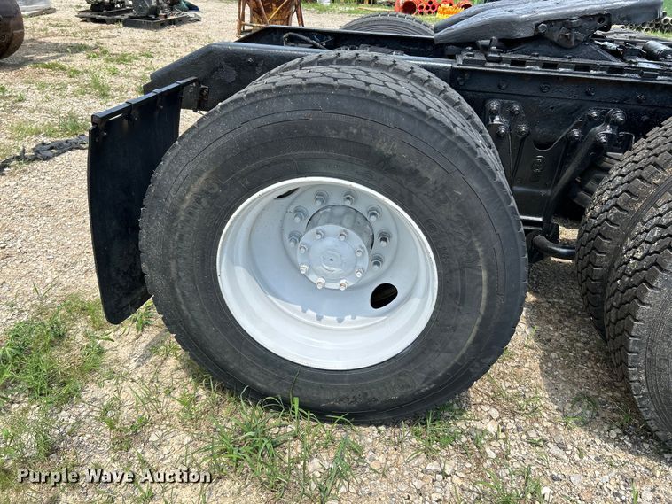 image for item OK9695 1993 Kenworth  T800 semi truck