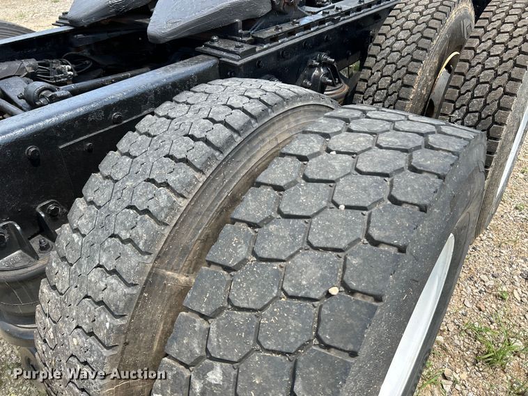 image for item OK9695 1993 Kenworth  T800 semi truck