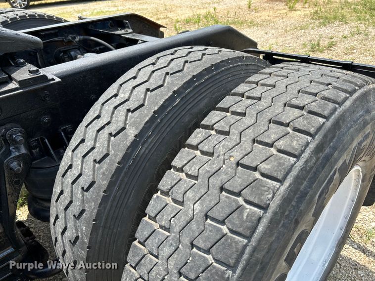 image for item OK9695 1993 Kenworth  T800 semi truck