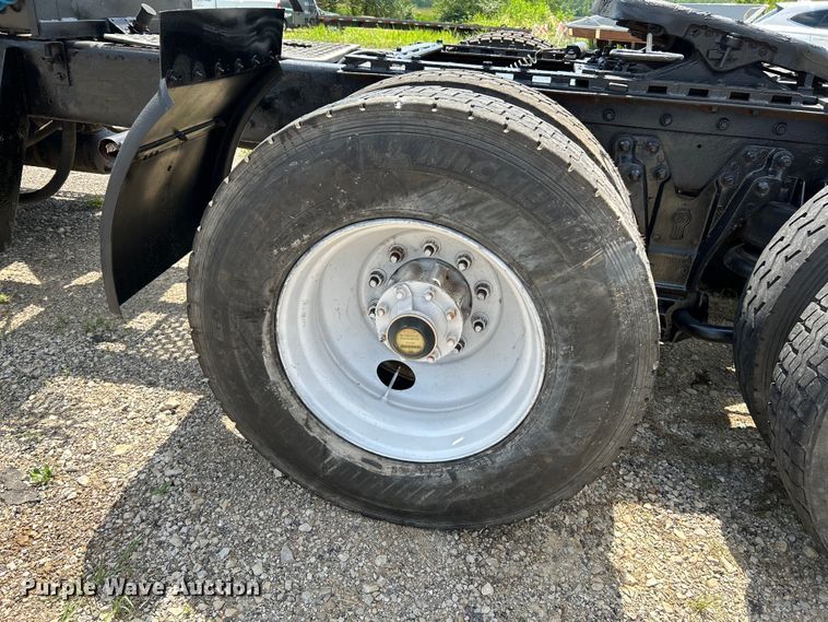 image for item OK9695 1993 Kenworth  T800 semi truck